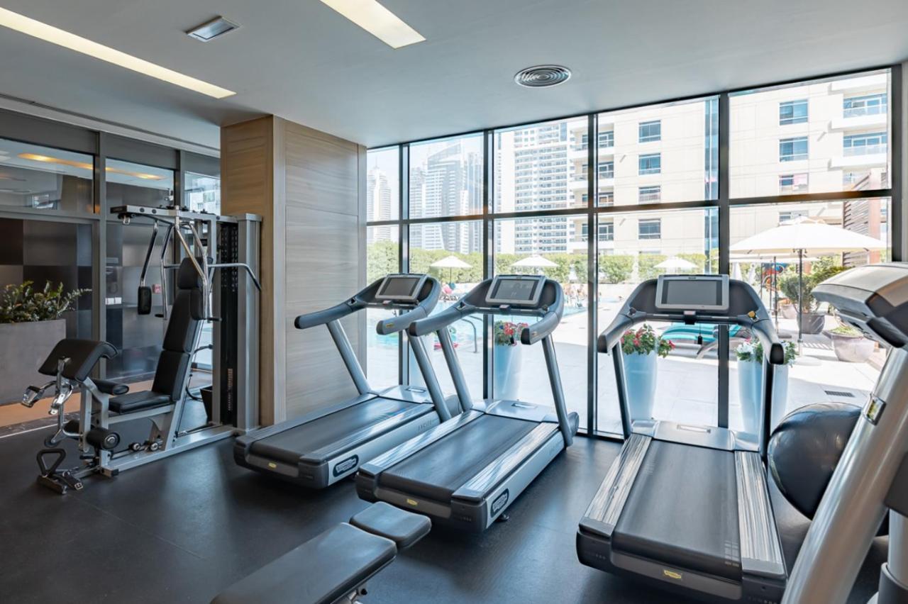 Radisson Blu Residence, Dubai Marina Esterno foto The gym at the hotel