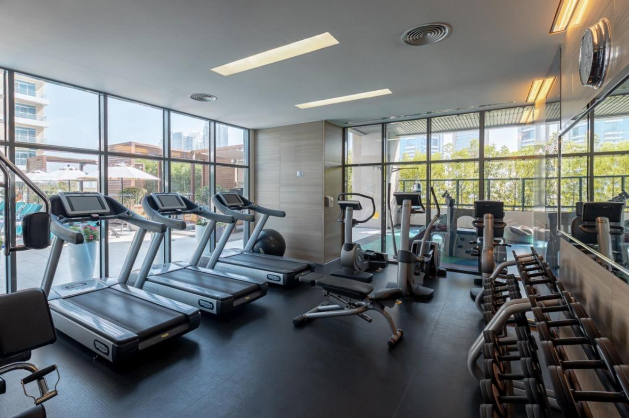 Radisson Blu Residence, Dubai Marina Esterno foto The gym at the hotel