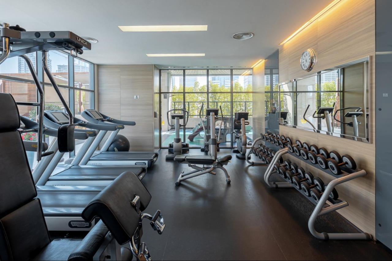 Radisson Blu Residence, Dubai Marina Esterno foto The gym at the hotel