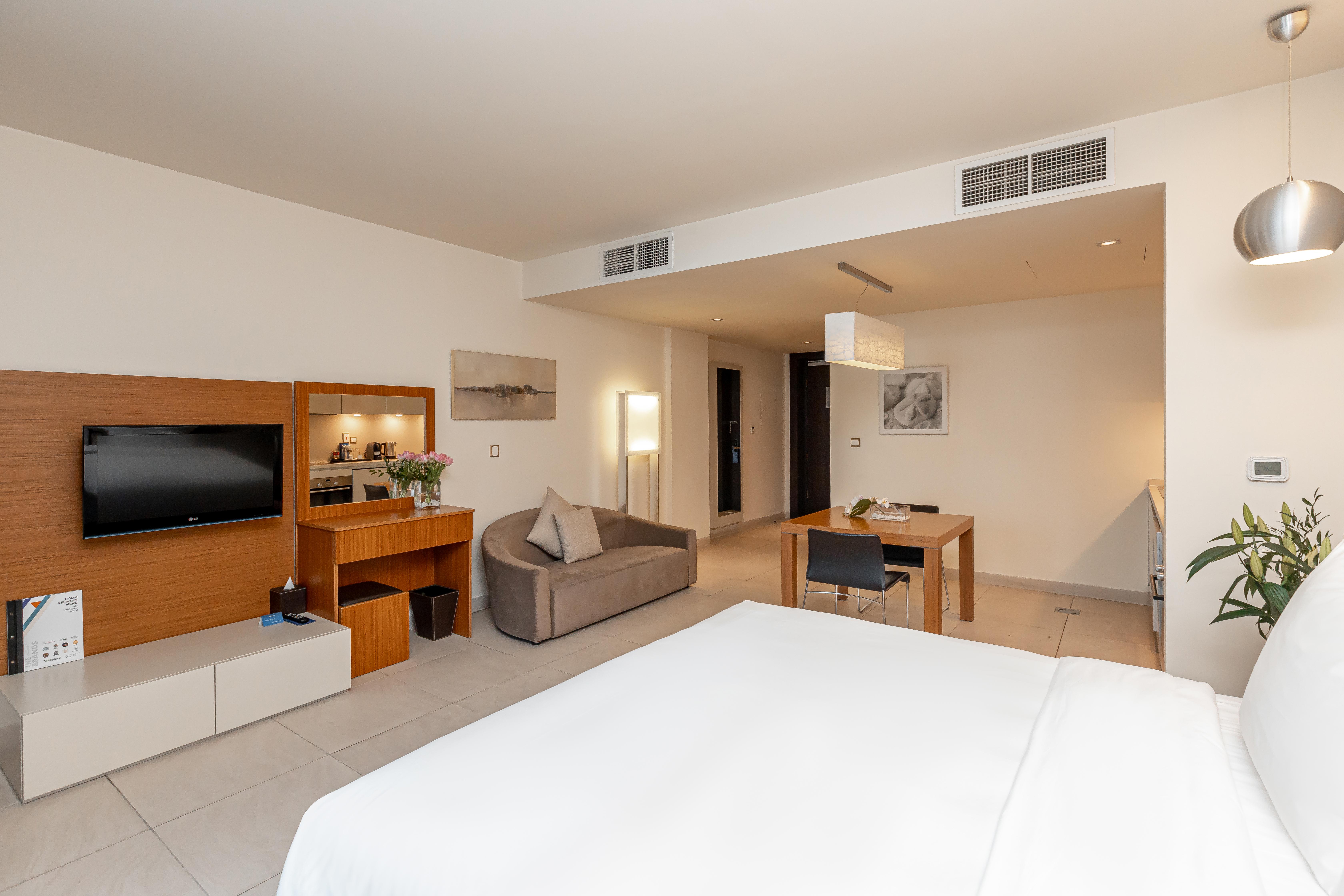 Radisson Blu Residence, Dubai Marina Esterno foto A room at the hotel