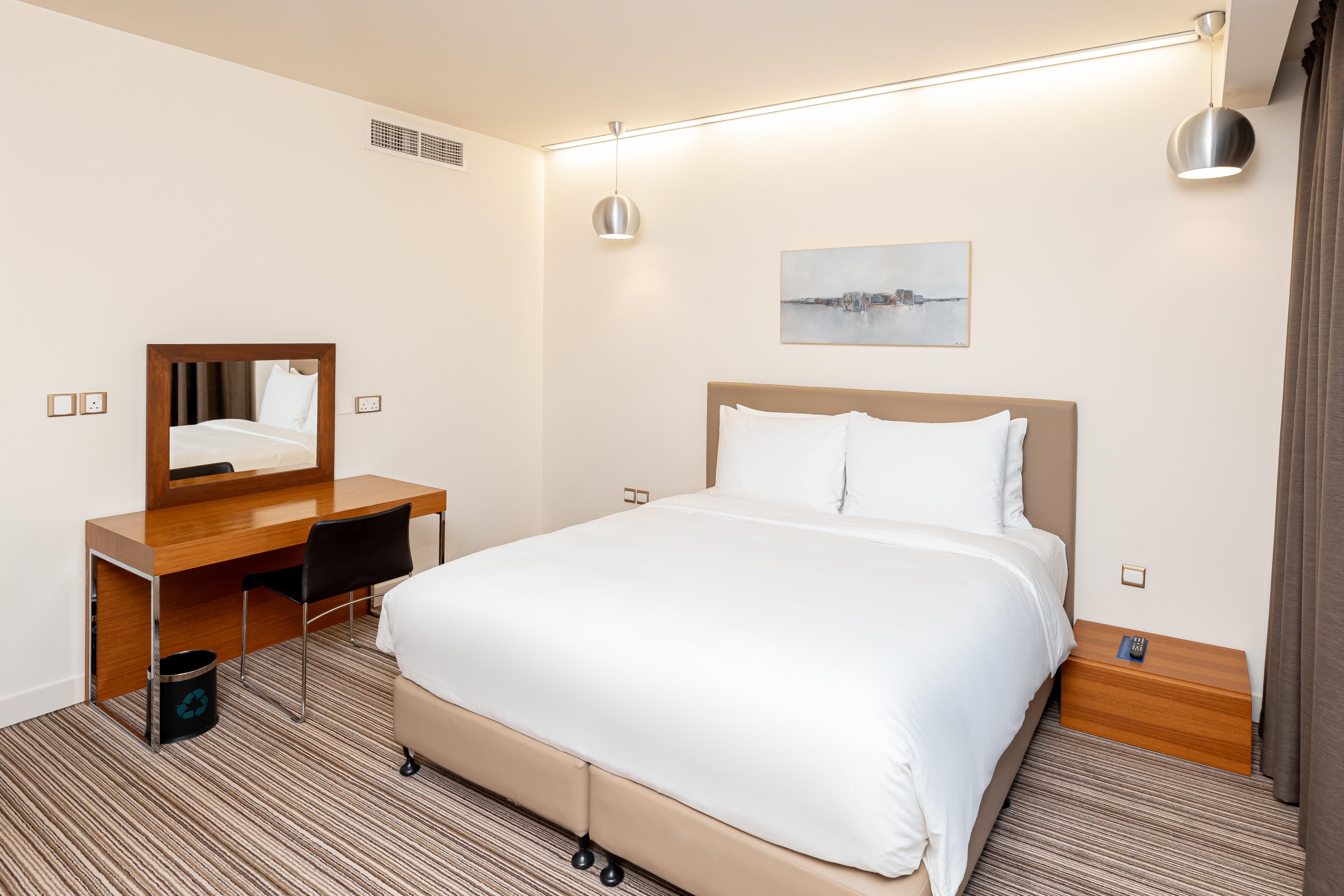 Radisson Blu Residence, Dubai Marina Esterno foto A bedroom at the hotel