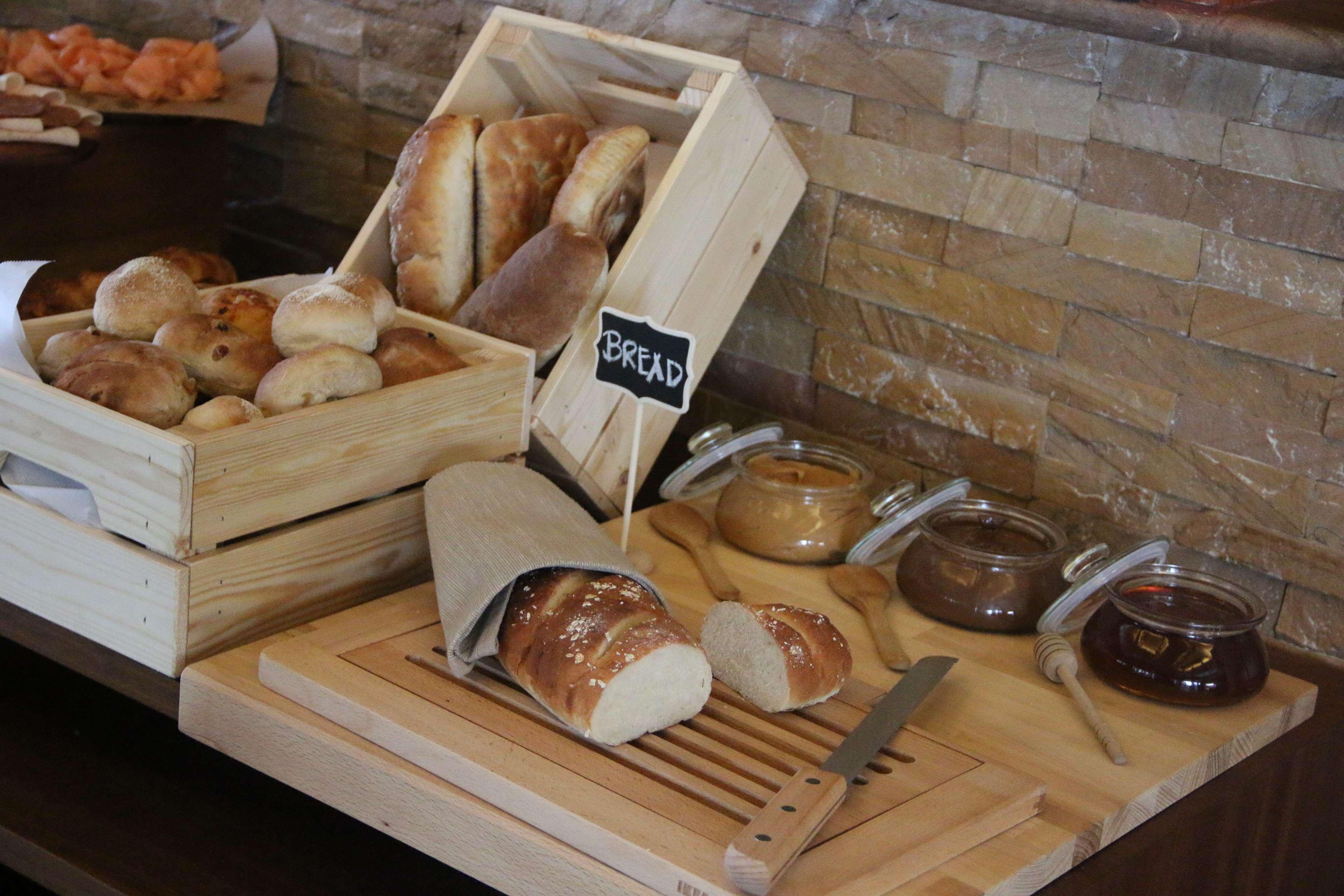 Radisson Blu Residence, Dubai Marina Esterno foto Bread and jam