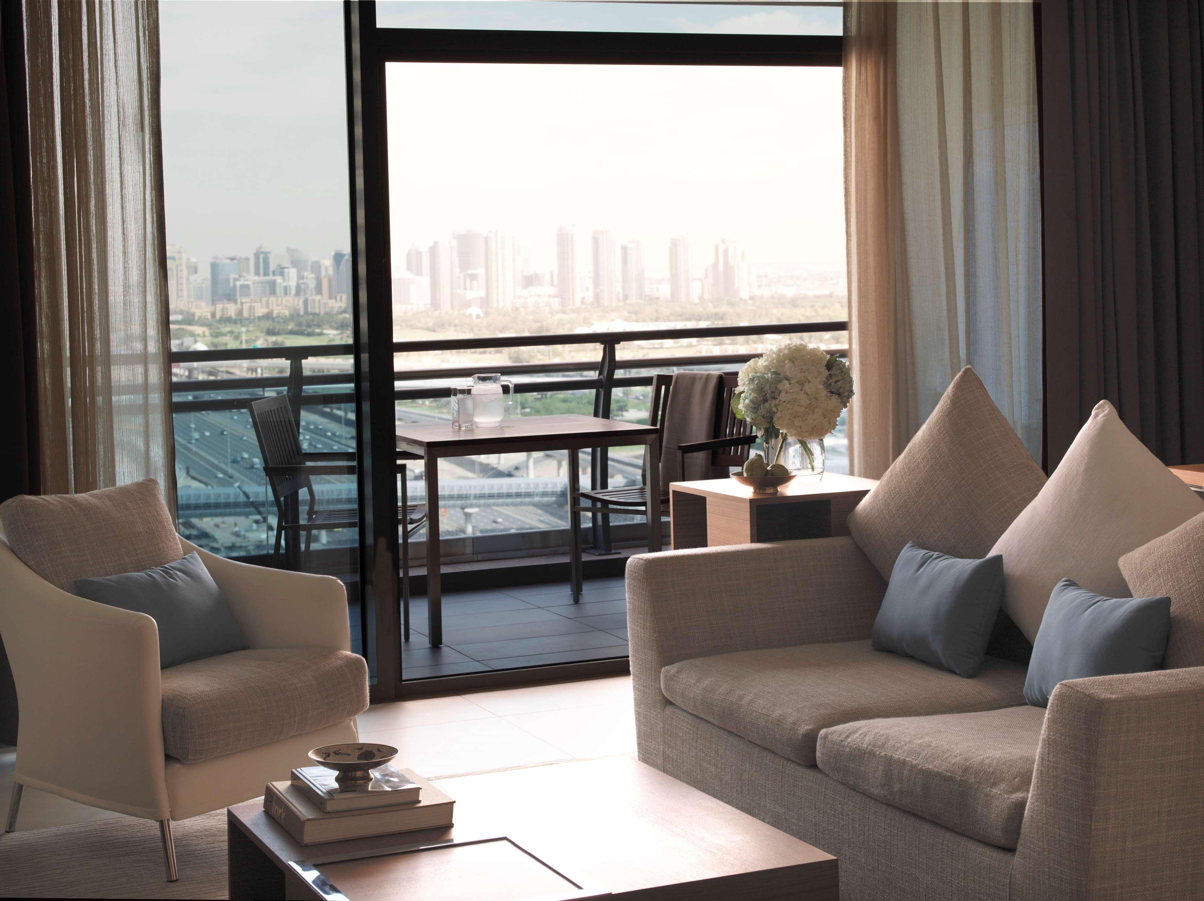 Radisson Blu Residence, Dubai Marina Esterno foto A living room