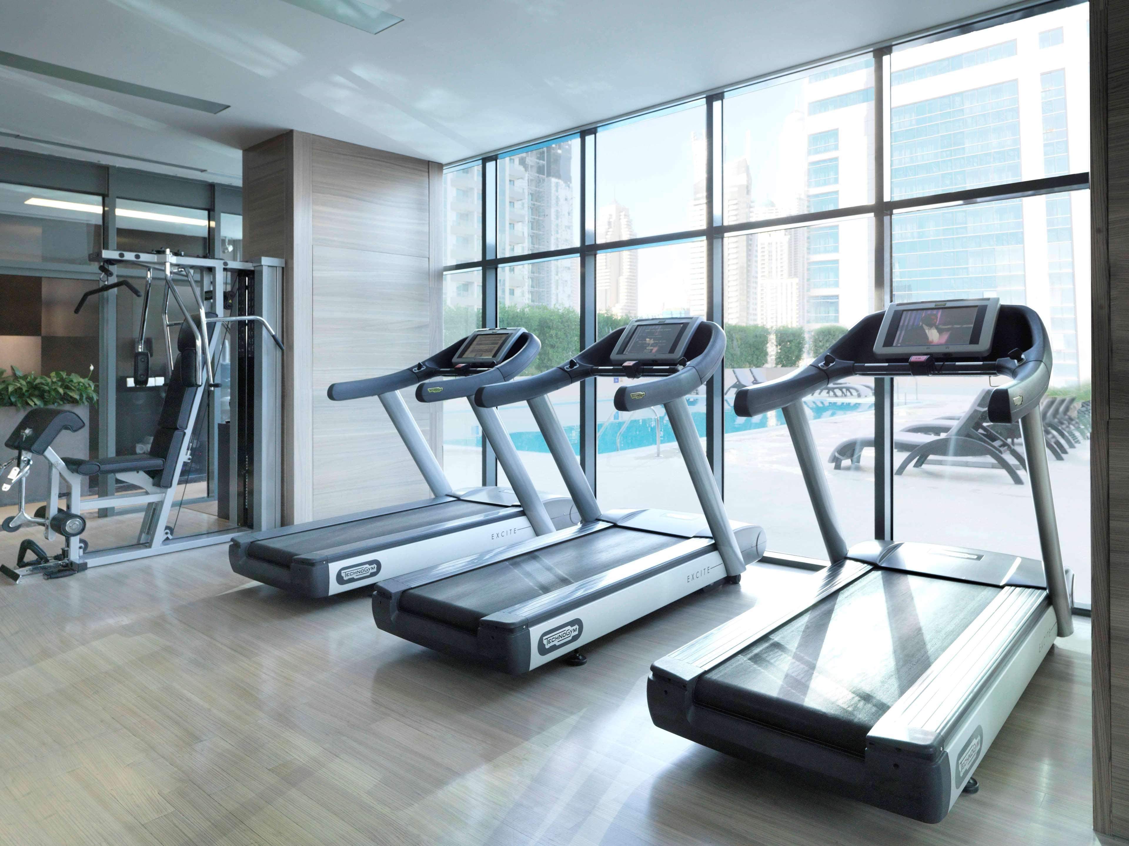 Radisson Blu Residence, Dubai Marina Esterno foto Treadmills