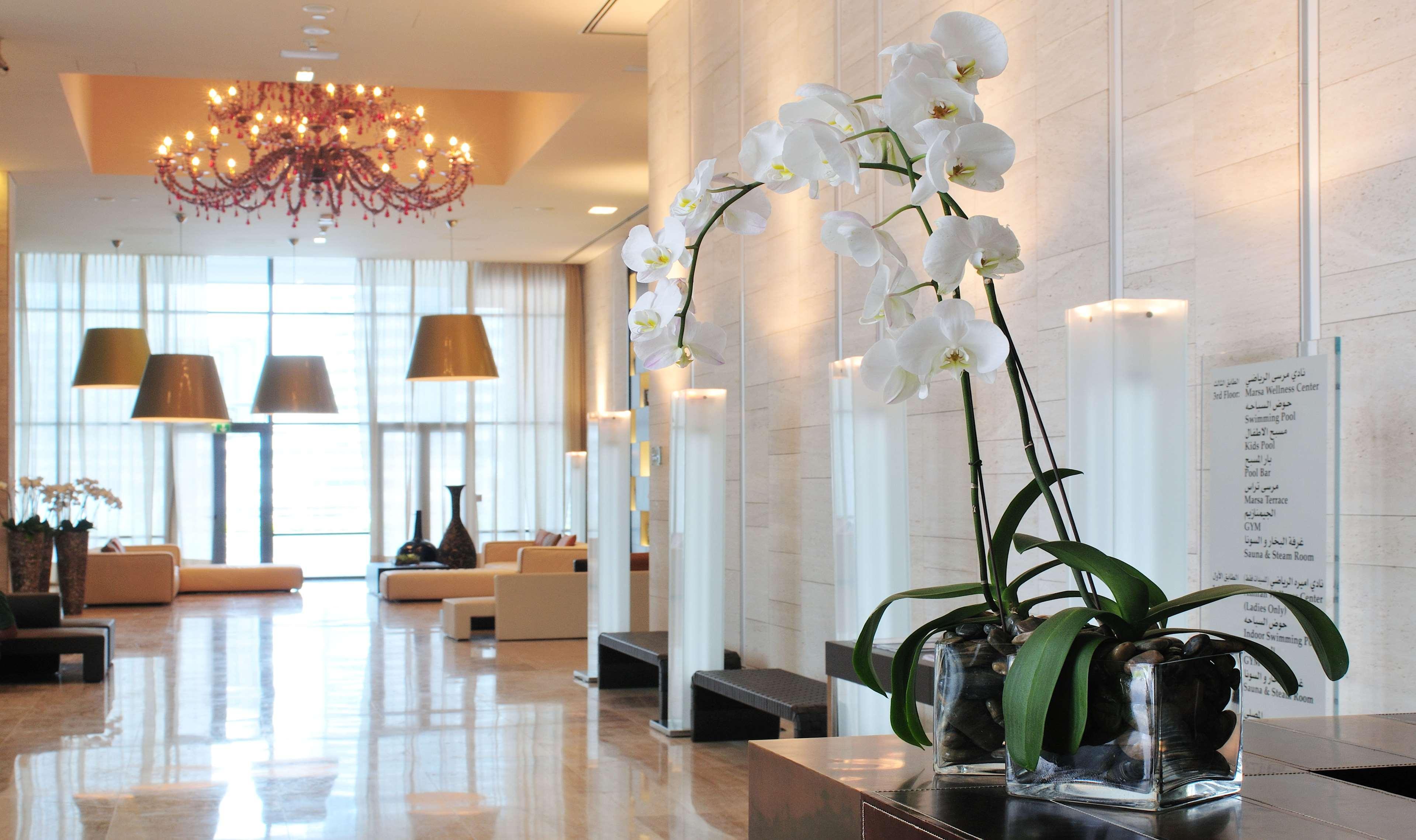 Radisson Blu Residence, Dubai Marina Esterno foto The lobby of the hotel