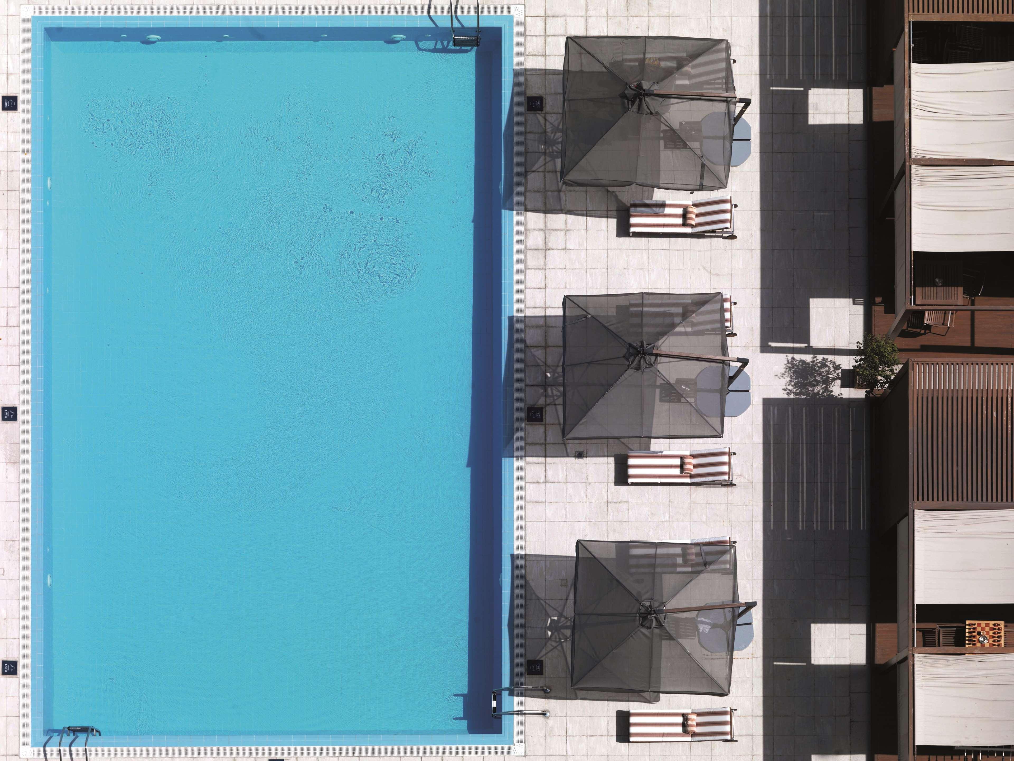Radisson Blu Residence, Dubai Marina Esterno foto Aerial view of the pool