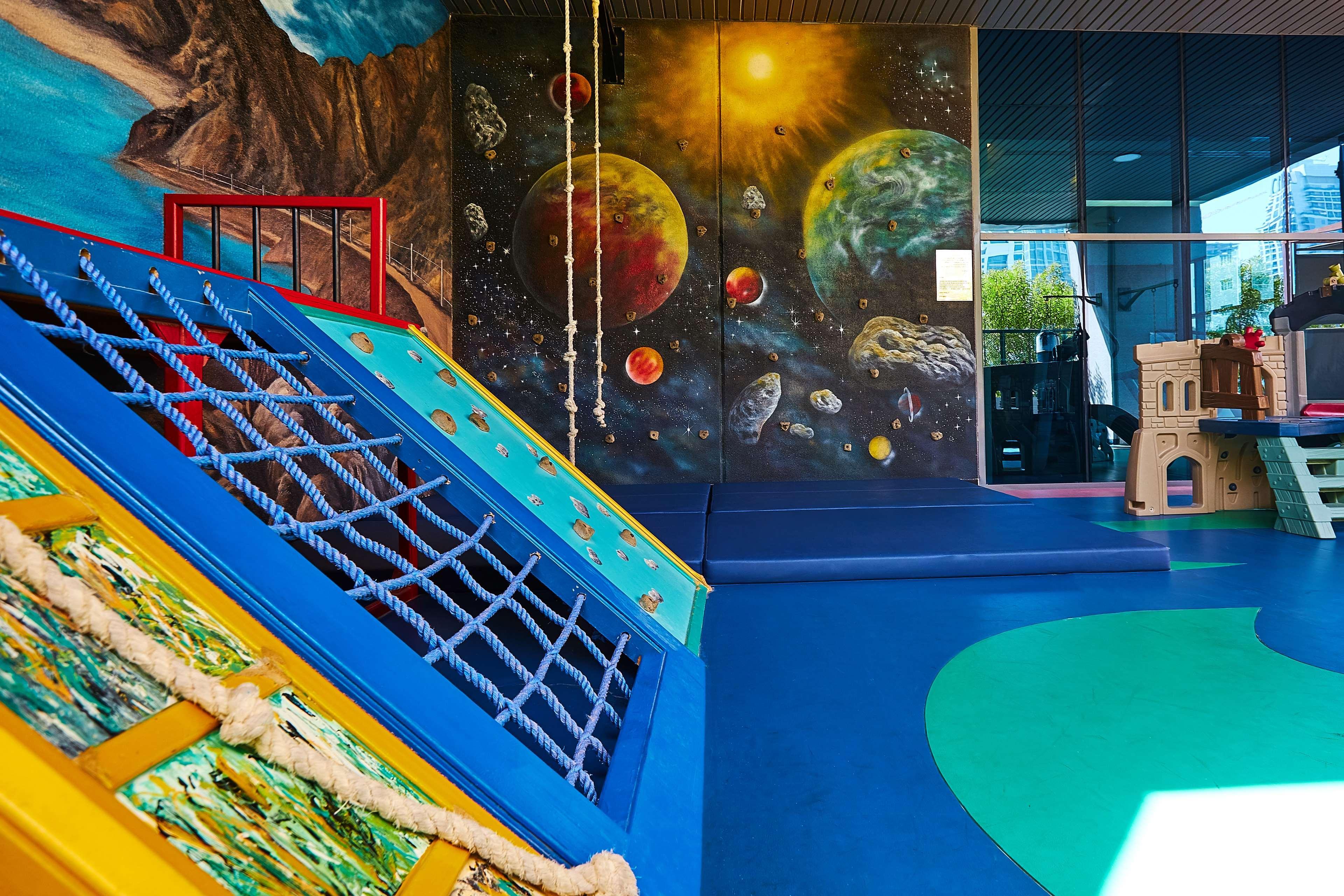Radisson Blu Residence, Dubai Marina Esterno foto The Children's Museum of Oakville