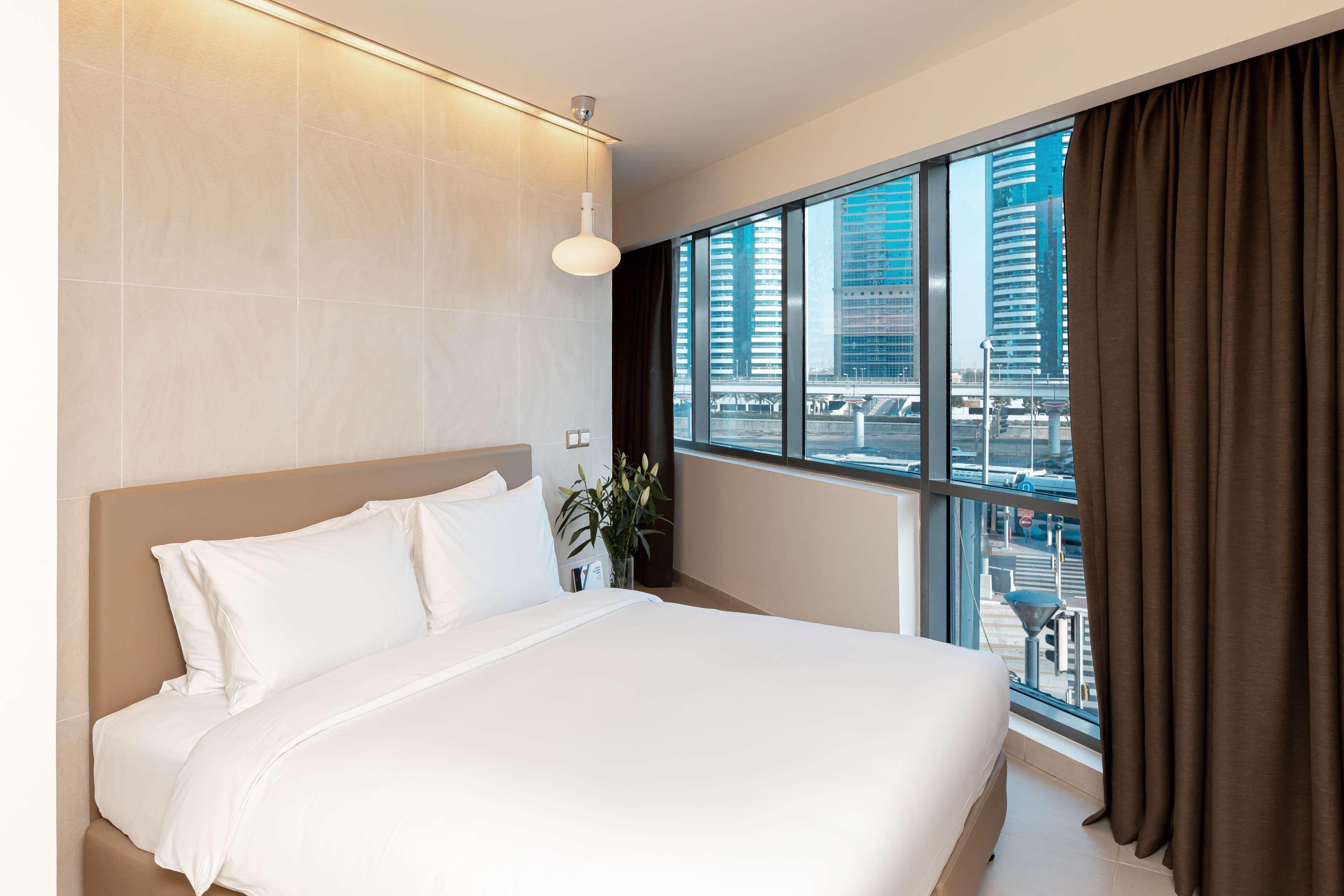 Radisson Blu Residence, Dubai Marina Esterno foto A bedroom at the hotel