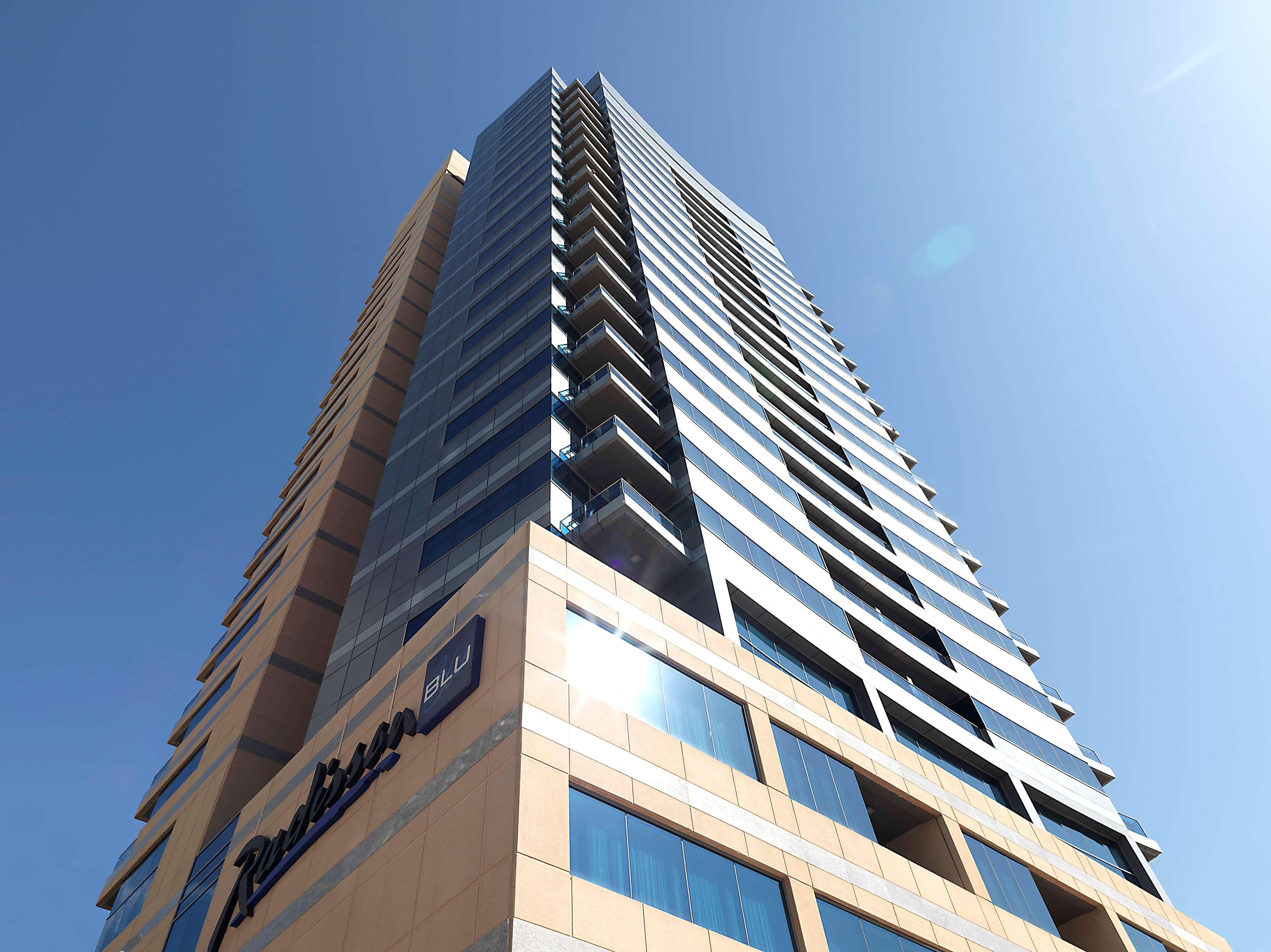 Radisson Blu Residence, Dubai Marina Esterno foto The building of the university