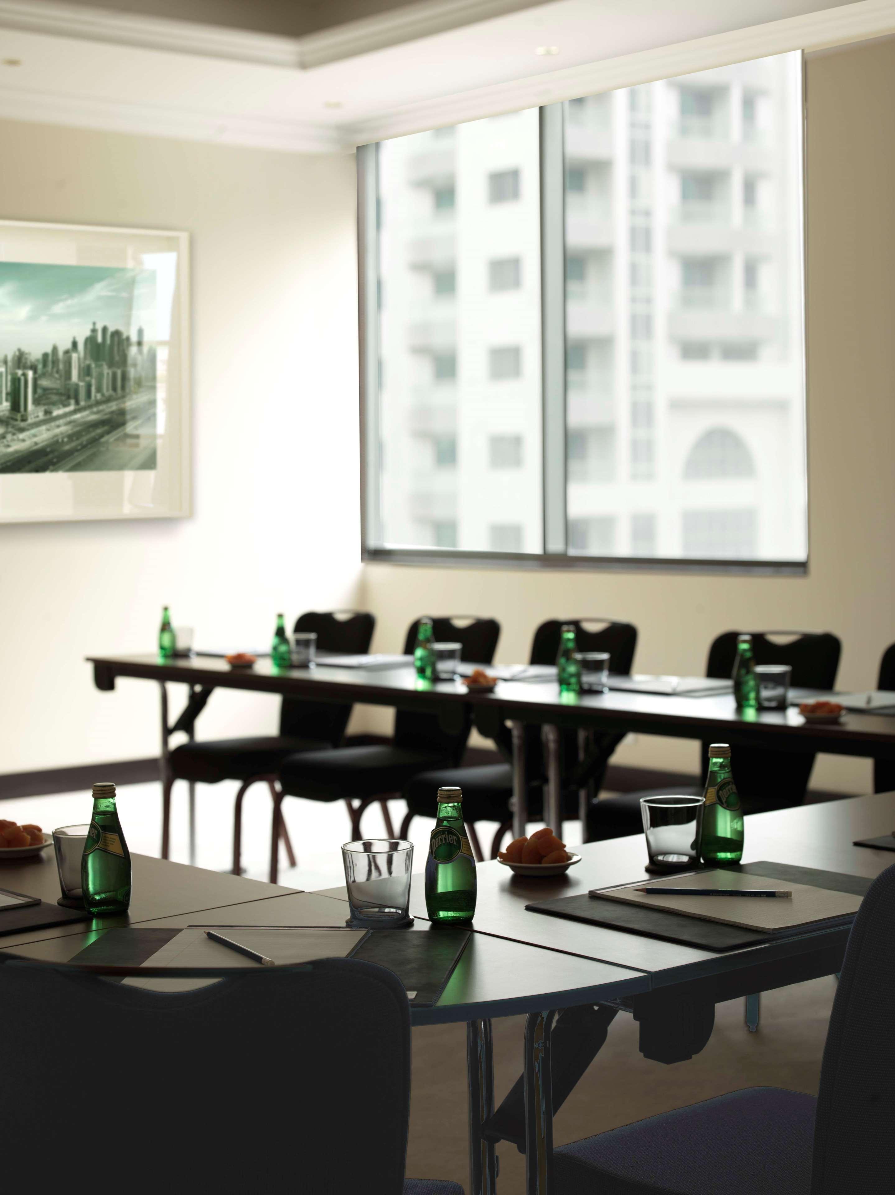 Radisson Blu Residence, Dubai Marina Esterno foto Meeting room