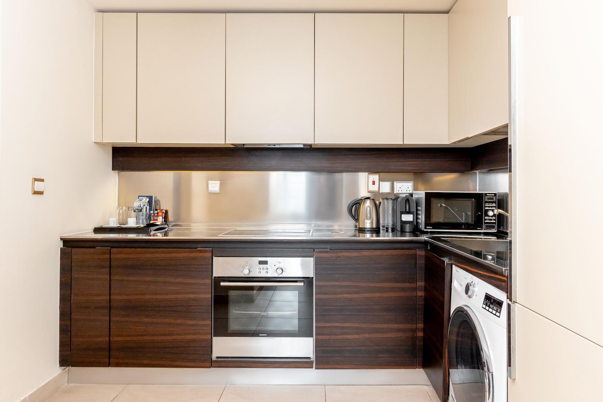 Radisson Blu Residence, Dubai Marina Esterno foto A kitchen in a serviced apartment